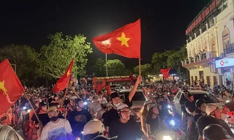 Truyền thông Trung Quốc ngạc nhiên với cảnh tượng ở Việt Nam sau chức vô địch