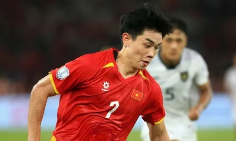 Vô địch giải U23 Đông Nam Á, Đình Bắc gửi tiền cứu trợ về Nghệ An