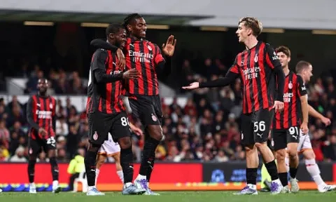 Leao lập cú đúp, Milan thắng hủy diệt 9-0