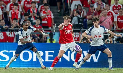 Gyokeres ra mắt, Arsenal thua sát nút Tottenham