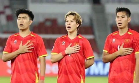 HLV Kim Sang Sik lo ngại áp lực với Viktor Lê
