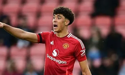CHÍNH THỨC! MU cho Northampton mượn sao trẻ Ethan Wheatley