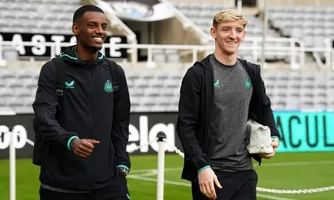 Isak nổi loạn, bỏ du đấu để ép Newcastle chuyển nhượng?