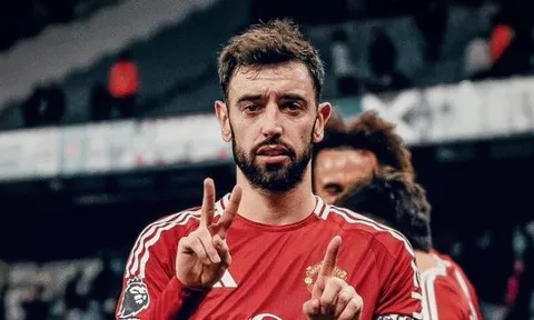 Fernandes từ chối Al Nassr, cam kết ở lại Man Utd