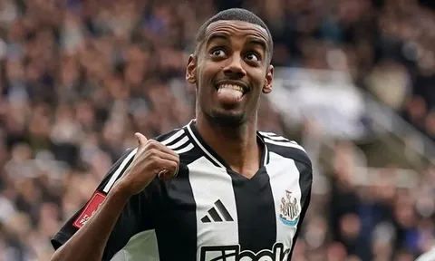 Thương vụ 150 triệu bảng đổ bể: Newcastle từ chối Liverpool, tương lai Isak bất định?