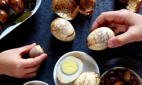  Vì sao nên luộc trứng với nước trà? Hiểu đúng lợi ích và lưu ý khi áp dụng
