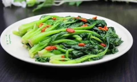 Loại rau chứa vitamin K gấp 60 lần trứng vịt, cực bổ dưỡng, nay thành đặc sản nhà hàng cao cấp