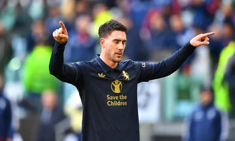 NÓNG: Lại được "chào hàng", Man Utd có câu trả lời cho Vlahovic