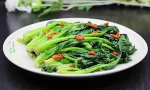 Loại rau chứa vitamin K gấp 60 lần trứng vịt: Bổ toàn thân, thành đặc sản được nhà hàng săn đón