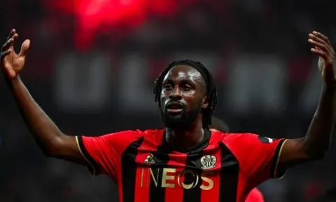 Aston Villa chiêu mộ Guessand, tiền đạo được ví với Drogba