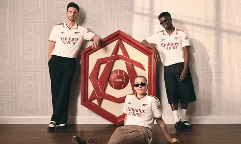 Arsenal ra mắt mẫu áo đấu thứ 3, mang thiết kế hoài cổ