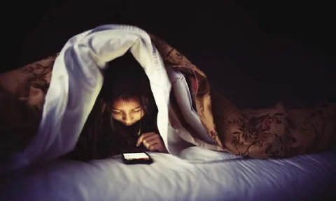 Trong ngày có 1 thời điểm nguy hiểm không nên dùng điện thoại, nhiều người đang mắc sai lầm mà không biết