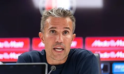 Hạ Fenerbahce, Van Persie đáp trả lời thách thức của Mourinho