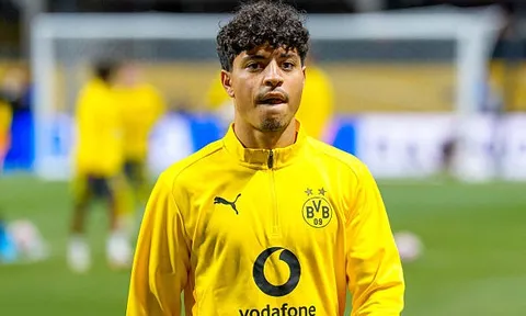 Ayman Azhil - Từ tài năng bị Leverkusen ruồng bỏ đến "viên ngọc quý" của Dortmund