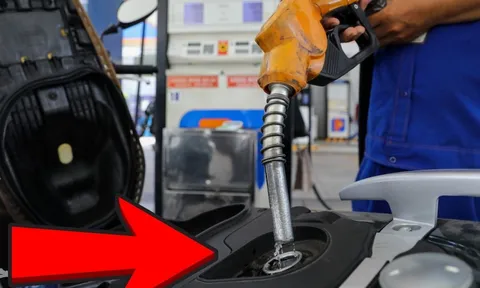 Đổ xăng cứ làm theo cách này: Biết ngay xăng có bị pha tạp không, người bán không thể giấu