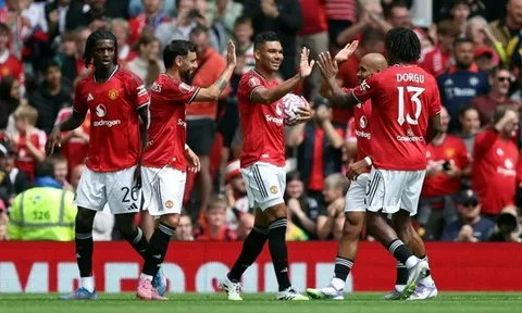 Manchester United tiến bộ rõ rệt sau trận giao hữu với Fiorentina