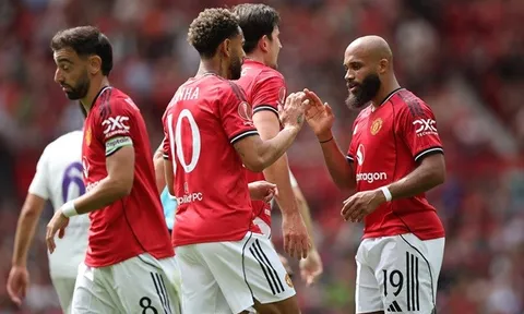 Mbeumo ra mắt Old Trafford đầy ấn tượng: Nhanh như chớp, chuyền như đặt