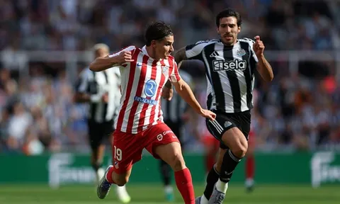 Isak vắng mặt, Newcastle gục ngã trước Atletico Madrid