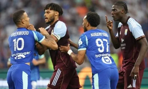 Greenwood ghi bàn rồi bị Mings xé áo trong trận Marseille thắng Villa