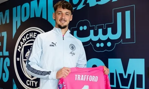 James Trafford ngạc nhiên với đội hình Man City