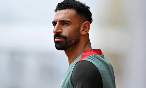 Salah chất vấn UEFA về sự qua đời của huyền thoại Palestine