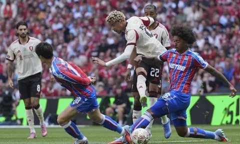 2 tân binh Liverpool ghi dấu ấn đậm nét trước Crystal Palace