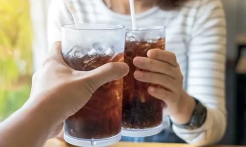 Loại nước tưởng lành mạnh này lại tăng nguy cơ đột quỵ và Alzheimer gấp gần 3 lần, cẩn thận kẻo hối tiếc