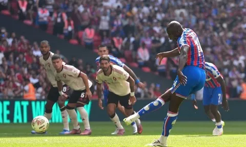 Crystal Palace 2-2 (pen 3-2) Liverpool: Bản lĩnh luân lưu định đoạt; Tân binh toả sáng vẫn gục ngã