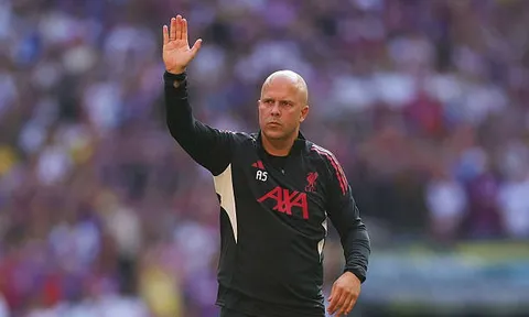 Arne Slot khen hàng công, chê hàng thủ Liverpool