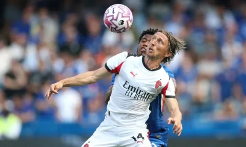 Milan thảm bại, nhưng Modric vẫn để lại dấu ấn ngày ra mắt