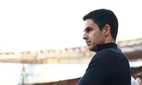 Arteta định hình Arsenal bằng cánh phải, bóng chết và Gyokeres