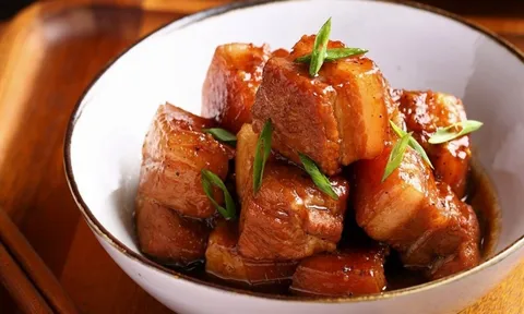 Nấu thịt kho tàu chỉ bỏ nước và mắn thôi chưa đủ: Bỏ thêm loại nước này vào thịt mềm tan, ăn không ngán