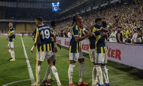 Mourinho loại Van Persie khỏi Champions League sau chiến thắng hủy diệt
