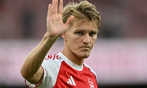 Odegaard bị cảnh báo nguy cơ mất vị trí vào tay tân binh 68 triệu bảng