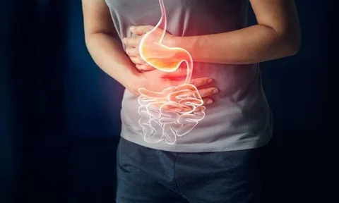 4 dấu hiệu cảnh báo bệnh dạ dày đã đi vào giai đoạn nặng: Có 1 cũng nên đi khám sớm