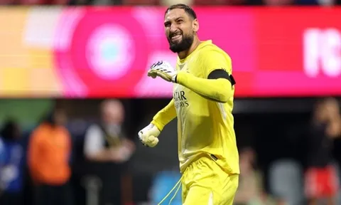 Bán Donnarumma là sai lầm? Chevalier 'tấu hài' ngày ra mắt, CĐV PSG đòi lại người hùng