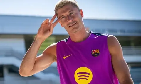 Lewandowski bỏ qua lời mời Ả Rập 100 triệu euro để ở Barcelona