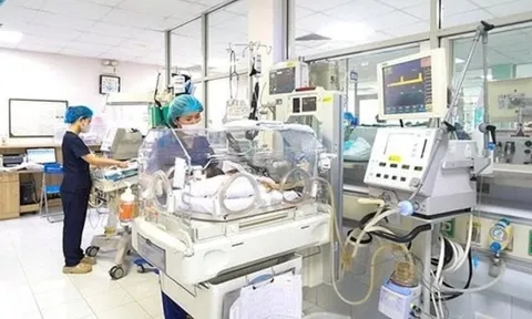 Chọn giờ đẹp để sinh mổ: Bé trai không qua khỏi chỉ sau 2 ngày cất tiếng khóc chào đời