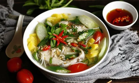 Nấu canh cá nước nóng vẫn tanh: Đầu bếp làm 1 việc nước ngọt, hết tanh ngay