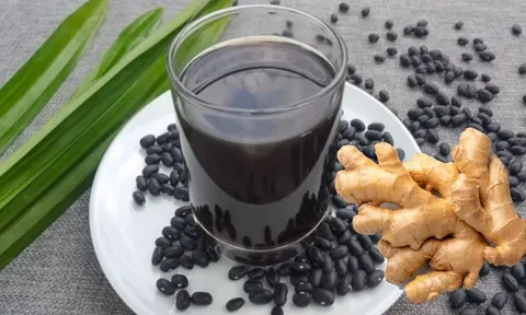 Uống nước đỗ đen rang nên bỏ thêm gừng, có 4 lợi ích tuyệt vời mà nhiều người chưa biết