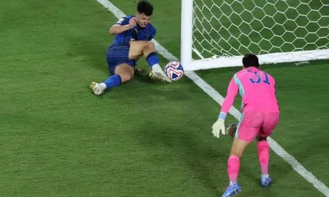 Donnarumma tiến gần Man City khi Galatasaray hỏi mua Ederson
