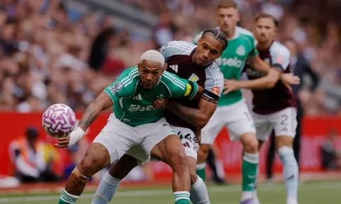 Newcastle bất lực trước 10 người Aston Villa tại Villa Park