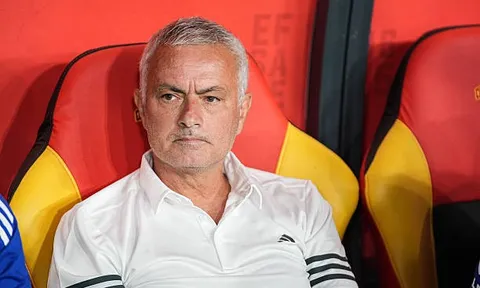 Fenerbahce của Mourinho đánh rơi chiến thắng khó tin ngày ra quân