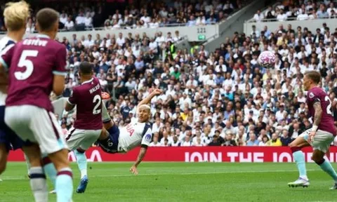 Richarlison chứng minh khả năng dẫn dắt hàng công Tottenham