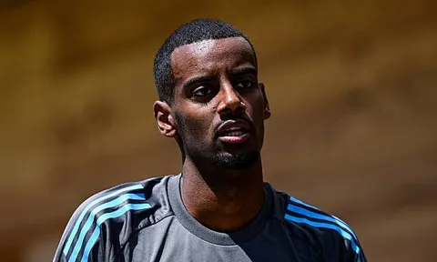 Newcastle thi đấu ra sao trong ngày vắng Isak?