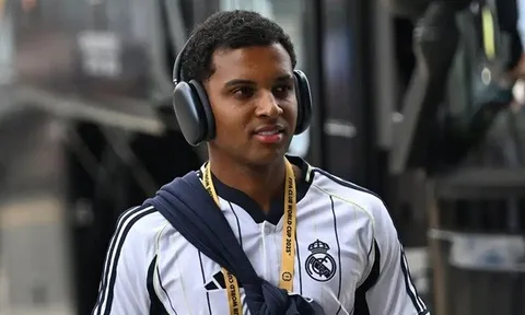 Chiesa toả sáng, Liverpool quên luôn Rodrygo