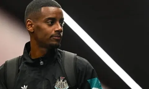 NÓNG! Isak tố Newcastle thất hứa, công khai muốn ra đi