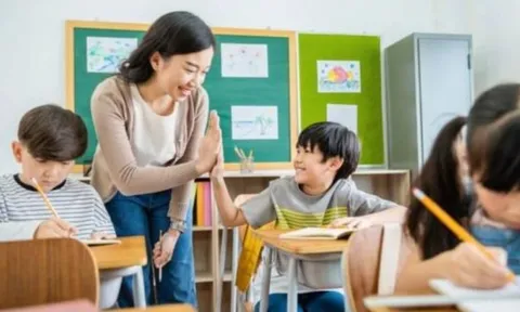 Giáo viên chủ nhiệm tiết lộ: Nhìn học sinh là biết ngay gia đình có "giàu" thật hay không