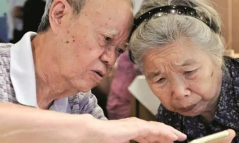 Bao nhiêu tuổi nên bắt đầu tiết kiệm tiền dưỡng già? Chuyên gia chỉ ra thời điểm vàng