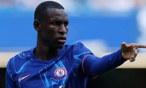 Jackson gần như rời Chelsea, được 3 CLB cùng lúc theo đuổi
